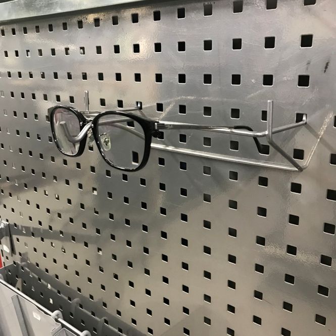 Huvudbild Glasögonhållare för perf.plåt grå - begagnad
