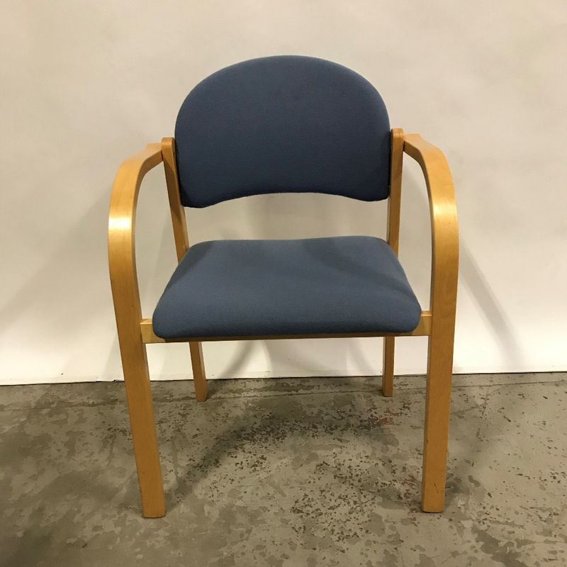 Karmstol ljusblå - begagnad