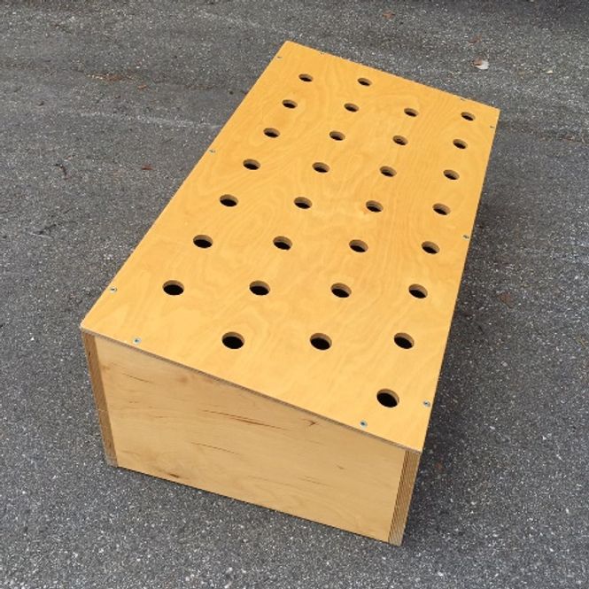 Huvudbild Podie med hål, björk 90x45x30/22 cm - begagnad