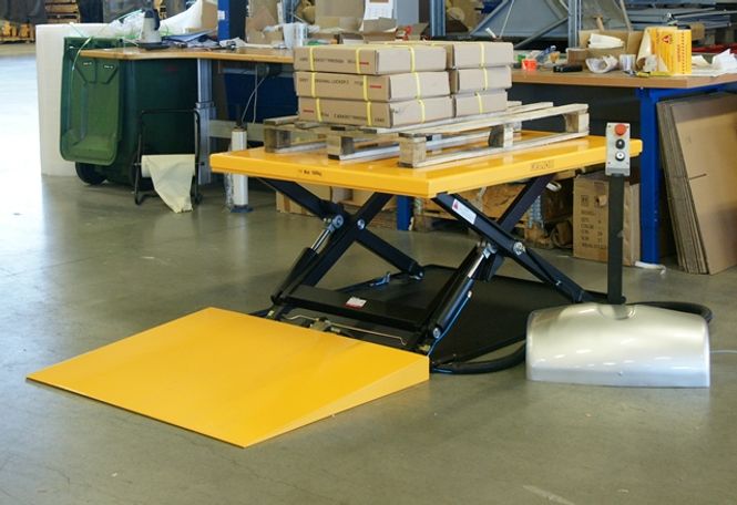 Huvudbild Stationärt lyftbord med ramp