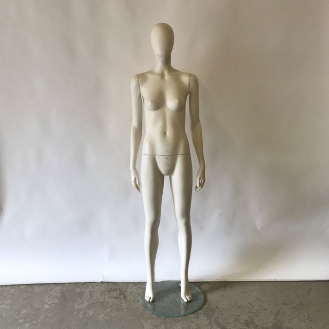 Huvudbild Skyltdocka dam vit - begagnad