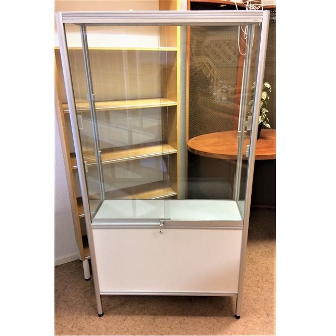Huvudbild Vitrinskåp alu 178x93x32 - begagnad